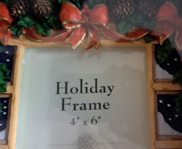 Vintage Holiday Picture Frame    Size 4"×6" - Picture 1 of 7